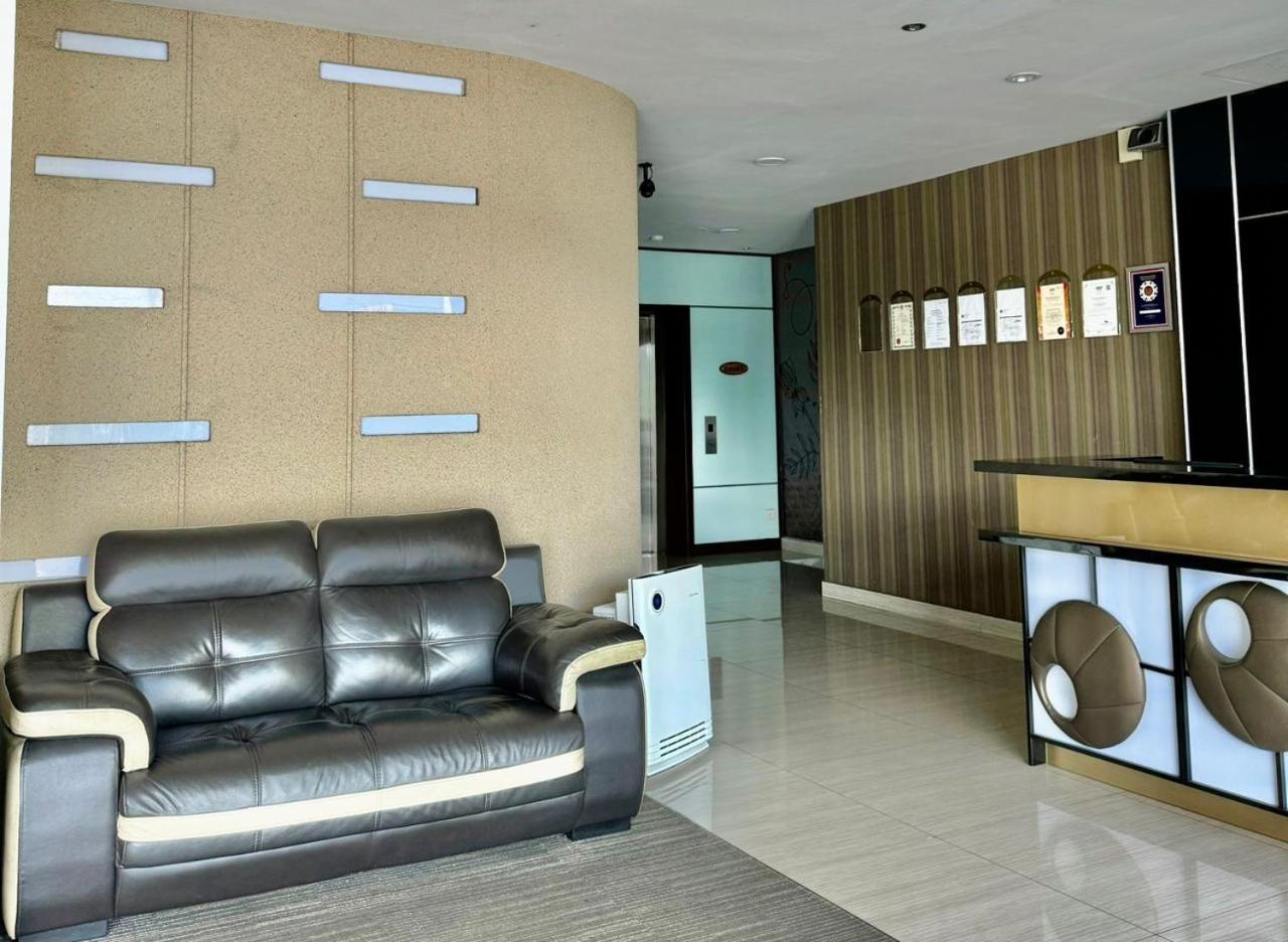 Chariton Hotel Nusa Bestari جوهر بهرو المظهر الخارجي الصورة