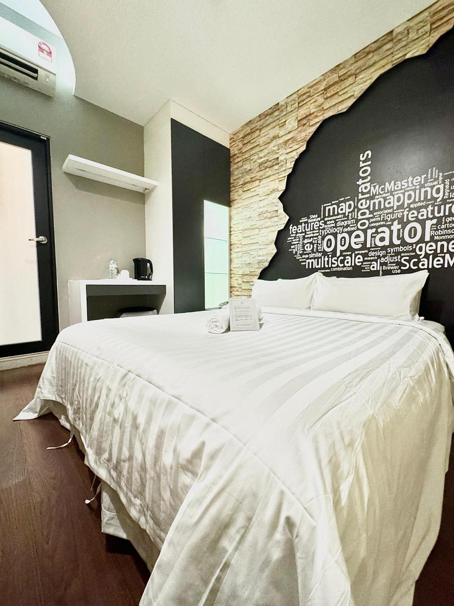 Chariton Hotel Nusa Bestari جوهر بهرو المظهر الخارجي الصورة
