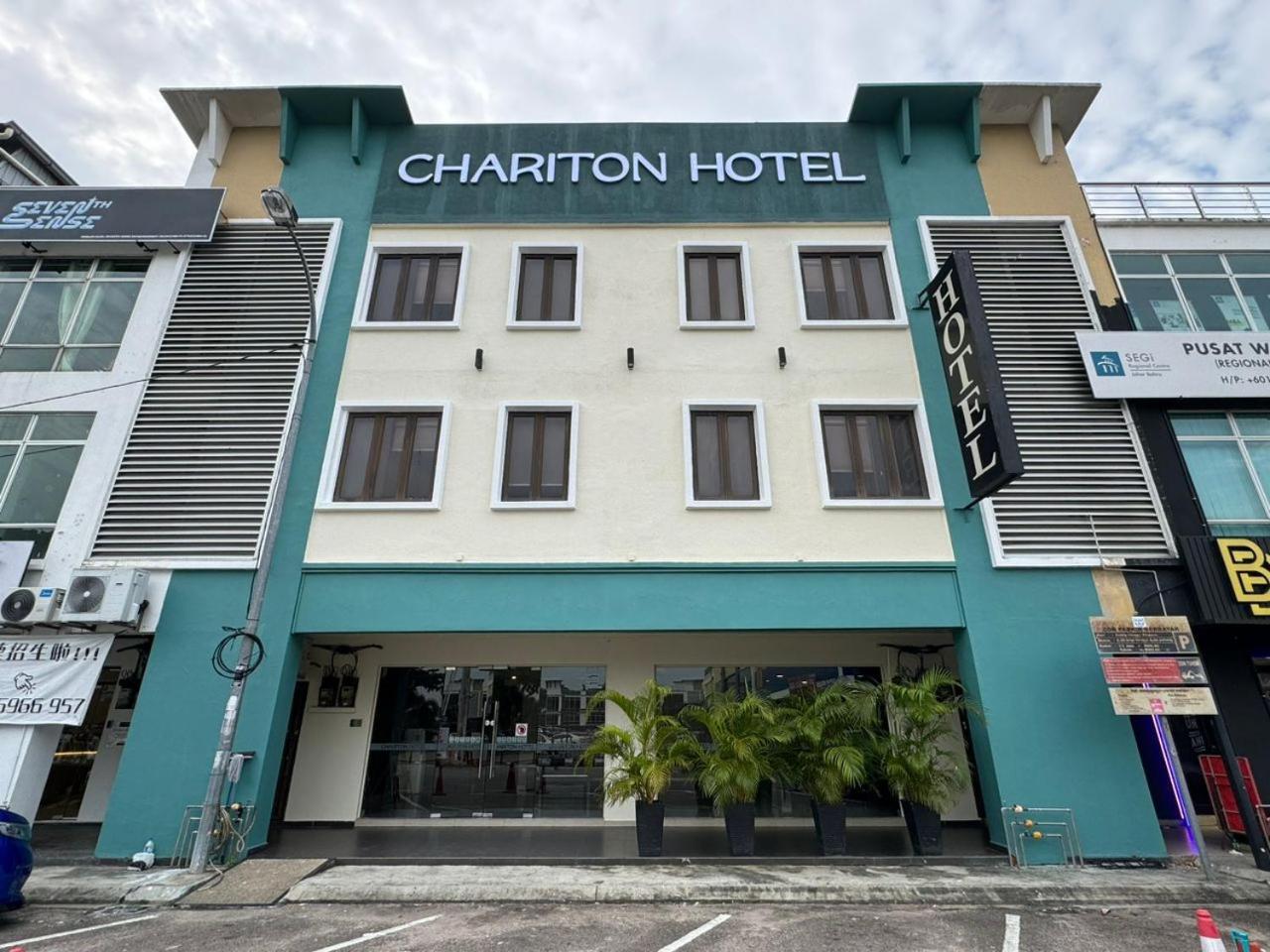 Chariton Hotel Nusa Bestari جوهر بهرو المظهر الخارجي الصورة